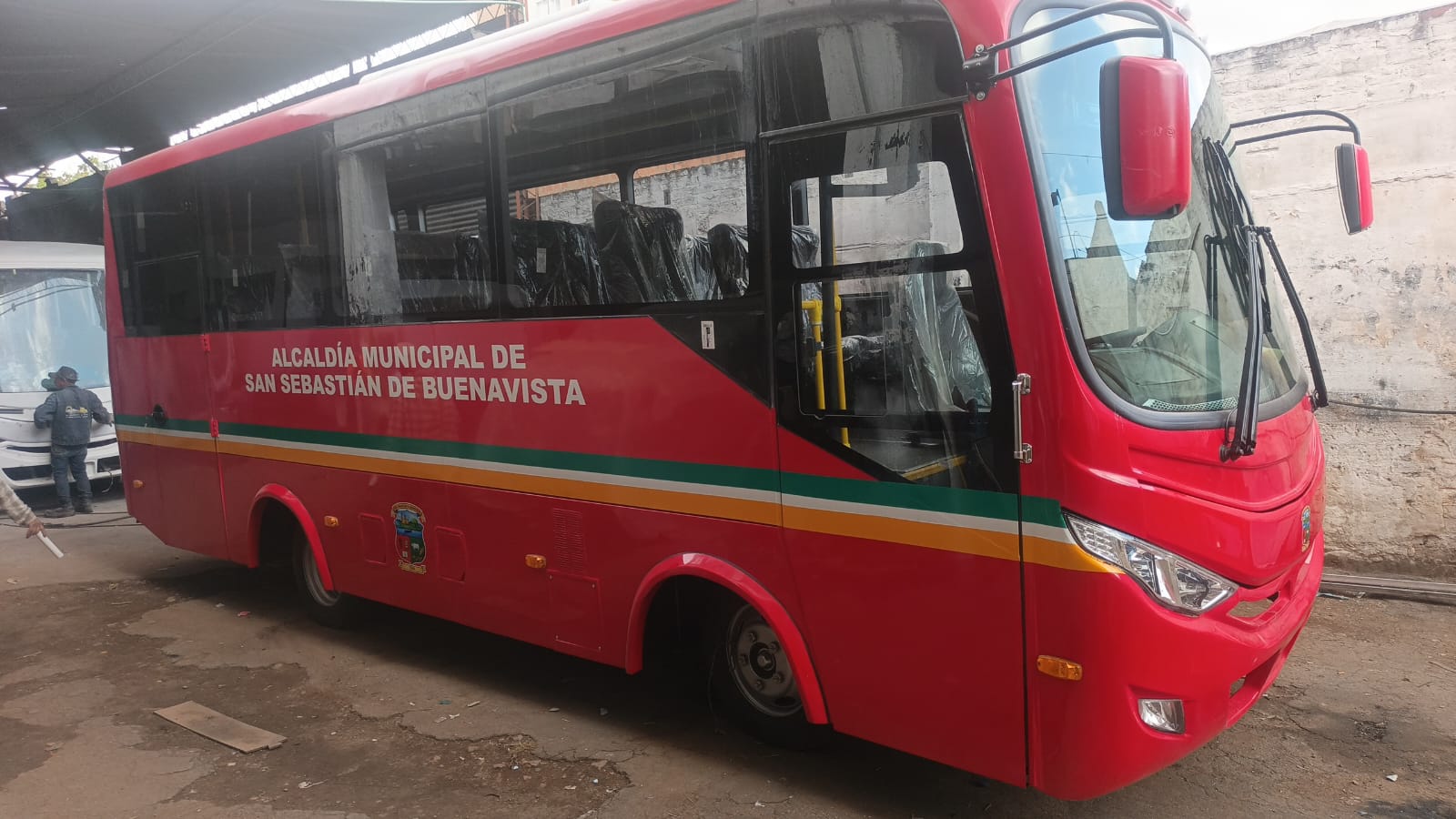 Línea Institucional - Bus Alcaldía Frontal